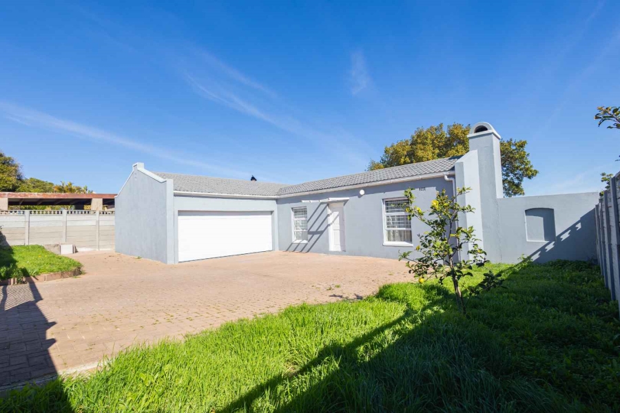 To Let 3 Bedroom Property for Rent in Morgenster Heights Western Cape